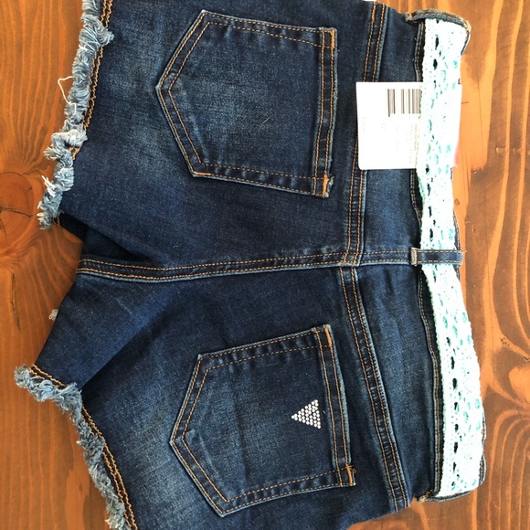 BNWT kids Guess shorts - Picture 2 of 3